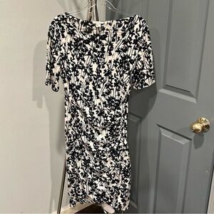 H&M black and white floral pattern rouched fitted dress